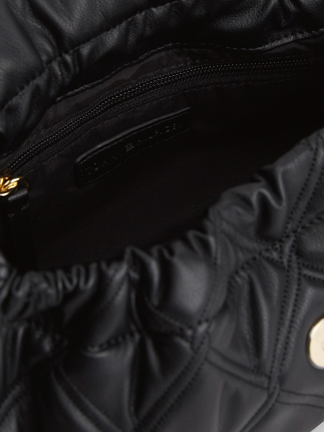 Bolsa de Ombro com Acabamento Matelassê