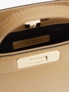 Bolsa Modern com Acabamento Acetinado e Alça de Mão e Transversal Removível