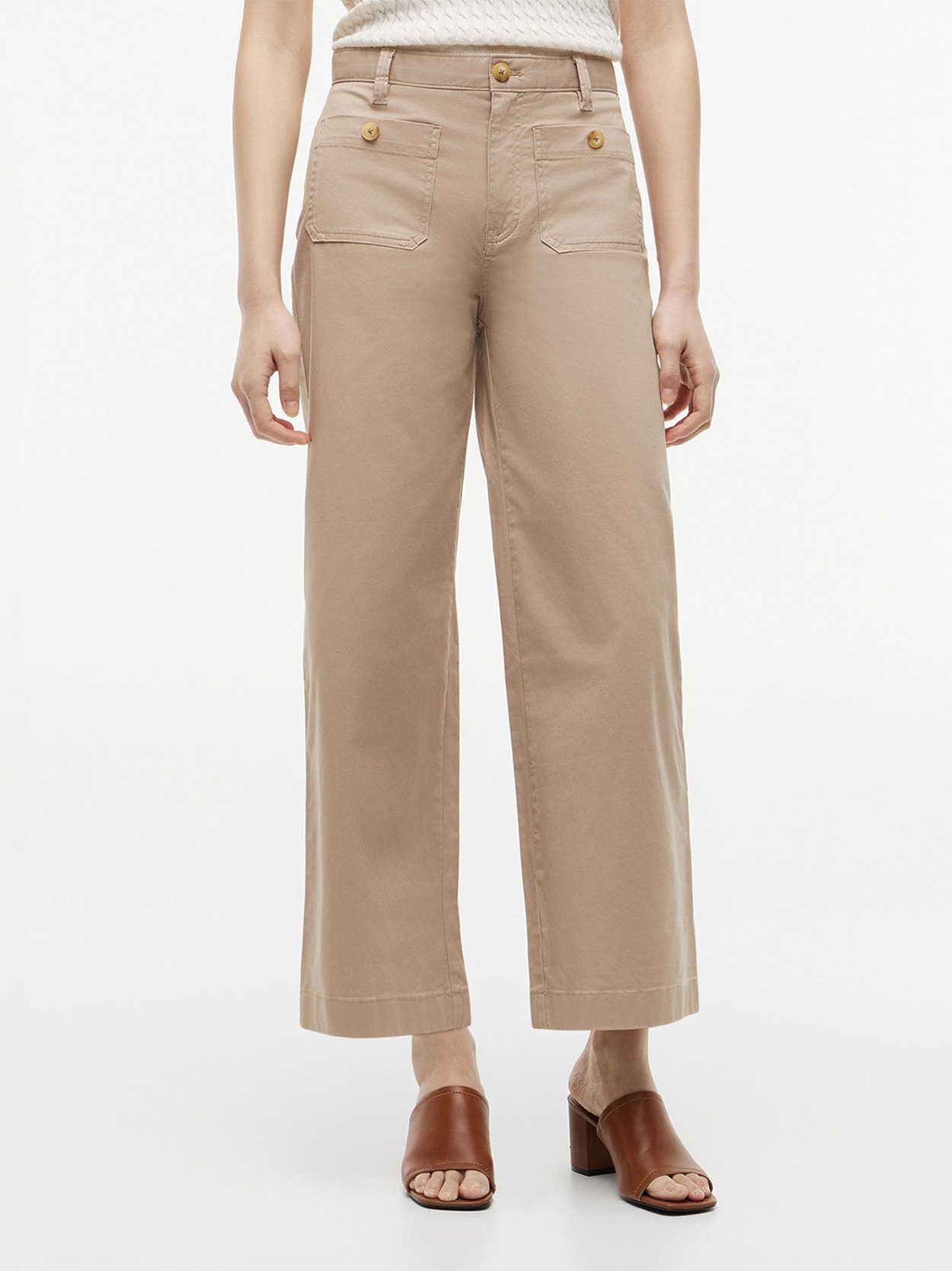 Calça em Sarja com Bolsos