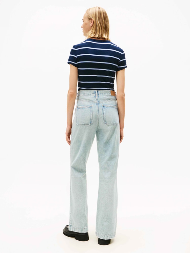 Calça Jeans Flare com Bolso Diferenciado Retangular