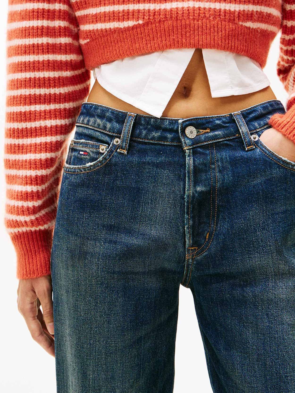 Calça Jeans Reta e Justa de Cintura Média
