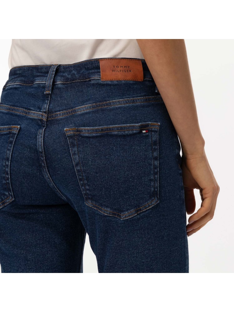 Calça Jeans Slim de Cintura Média
