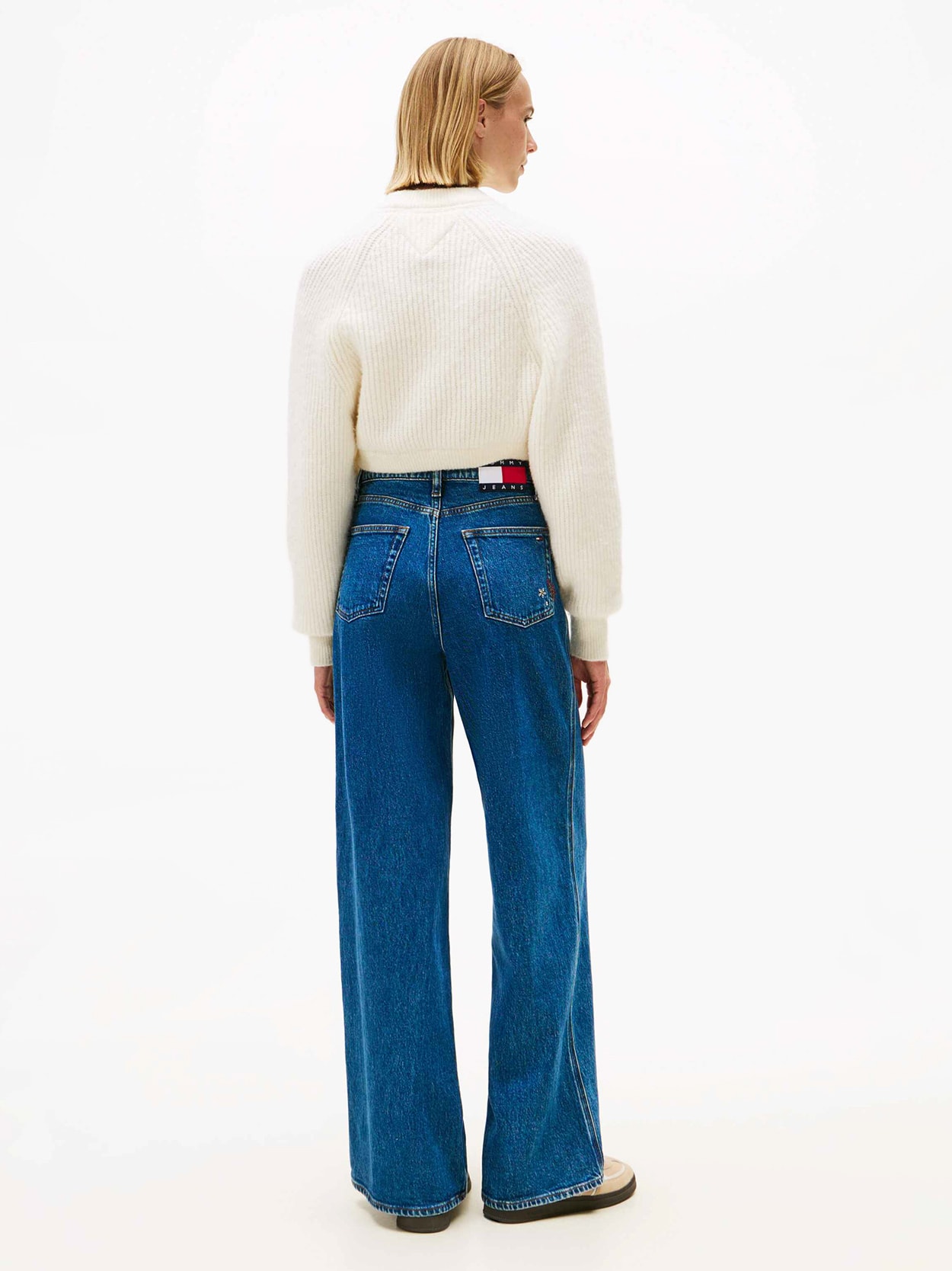 Calça Jeans Wide Leg com Bordado Floral