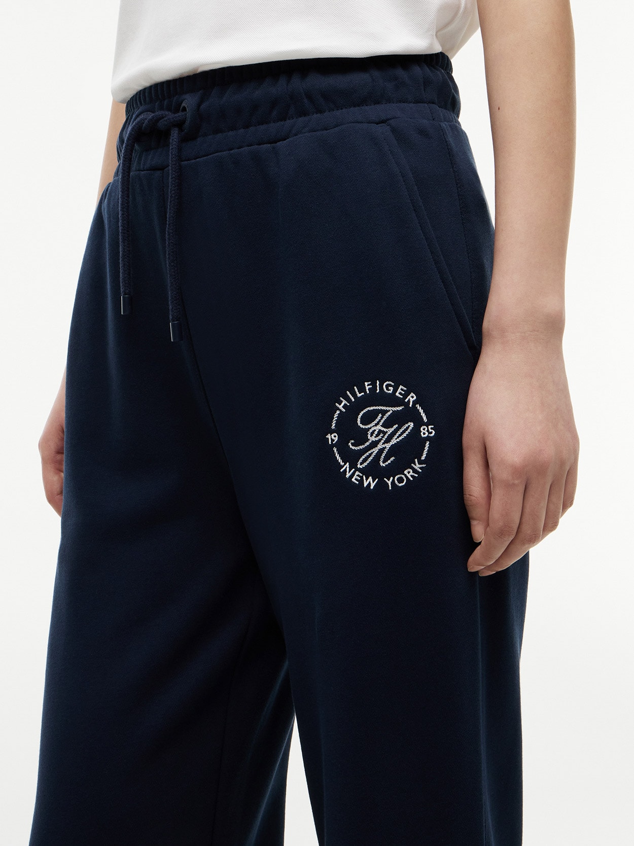 Calça Jogger Reta com Cordão e Logo