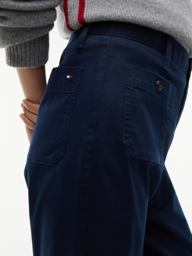 Calça Tommy Hilfiger em Sarja com Bolsos