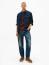 Camisa Jeans com Bolsos Frontais e Logo Bordado na Lapela