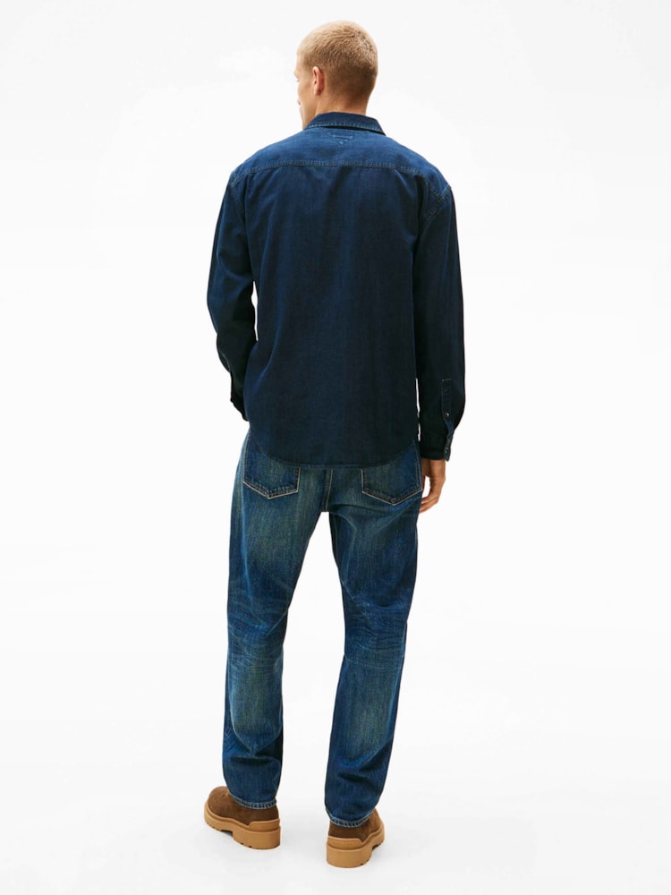 Camisa Jeans com Bolsos Frontais e Logo Bordado na Lapela