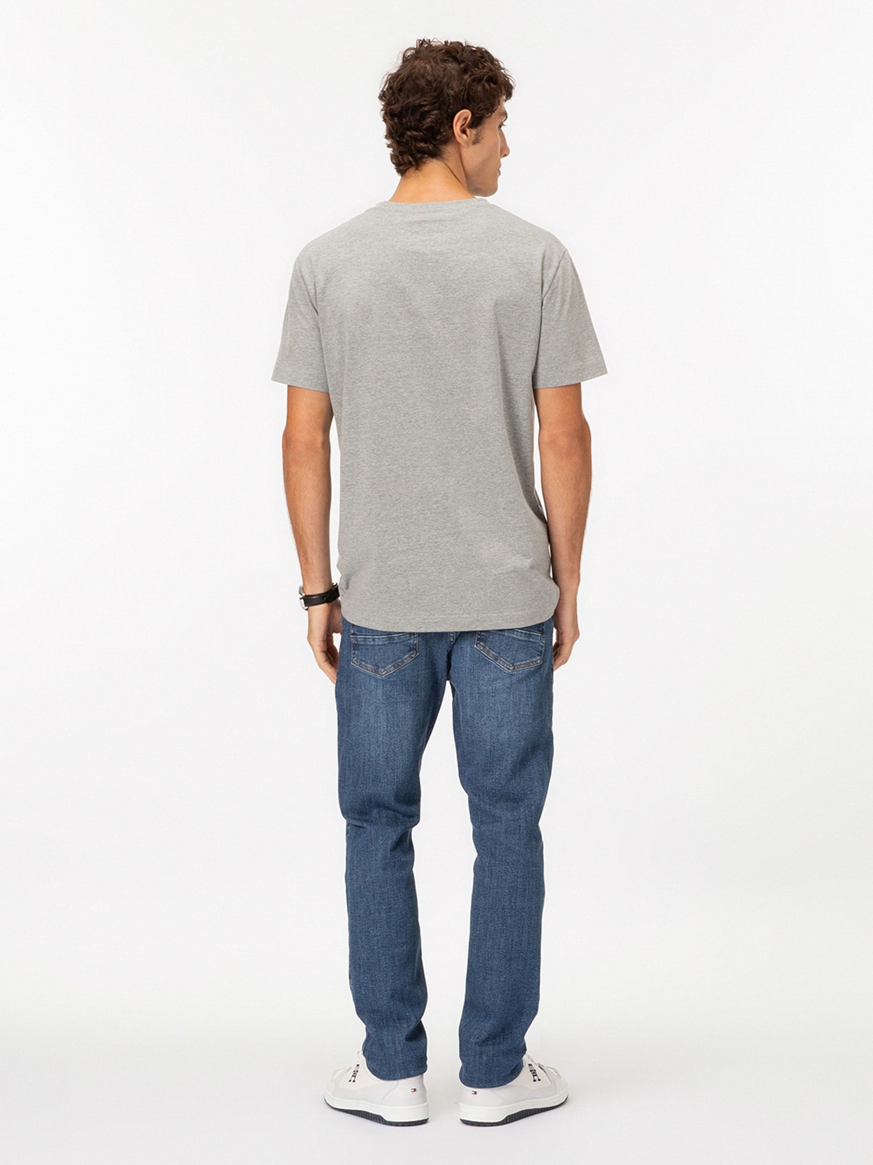 Camiseta Clássica Gola C