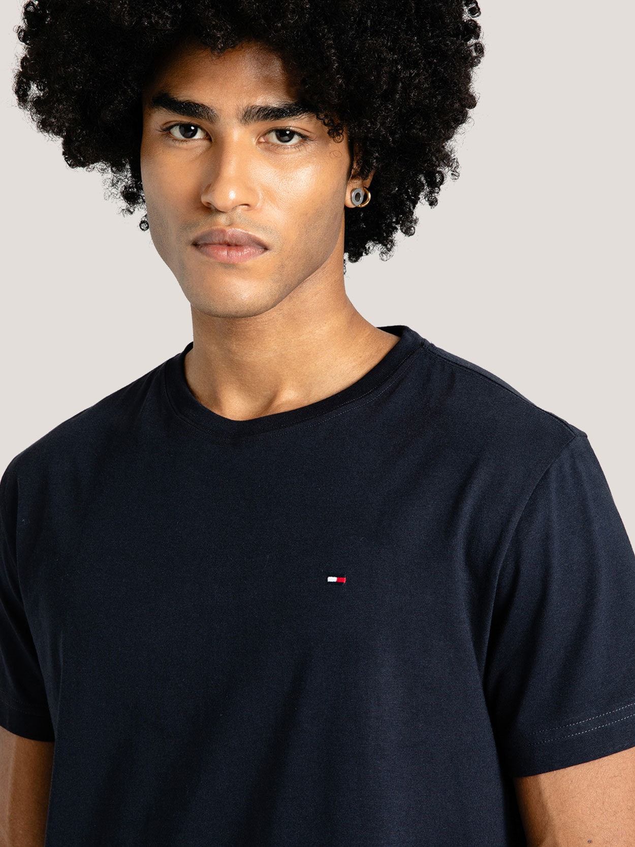 Camiseta Clássica Gola C