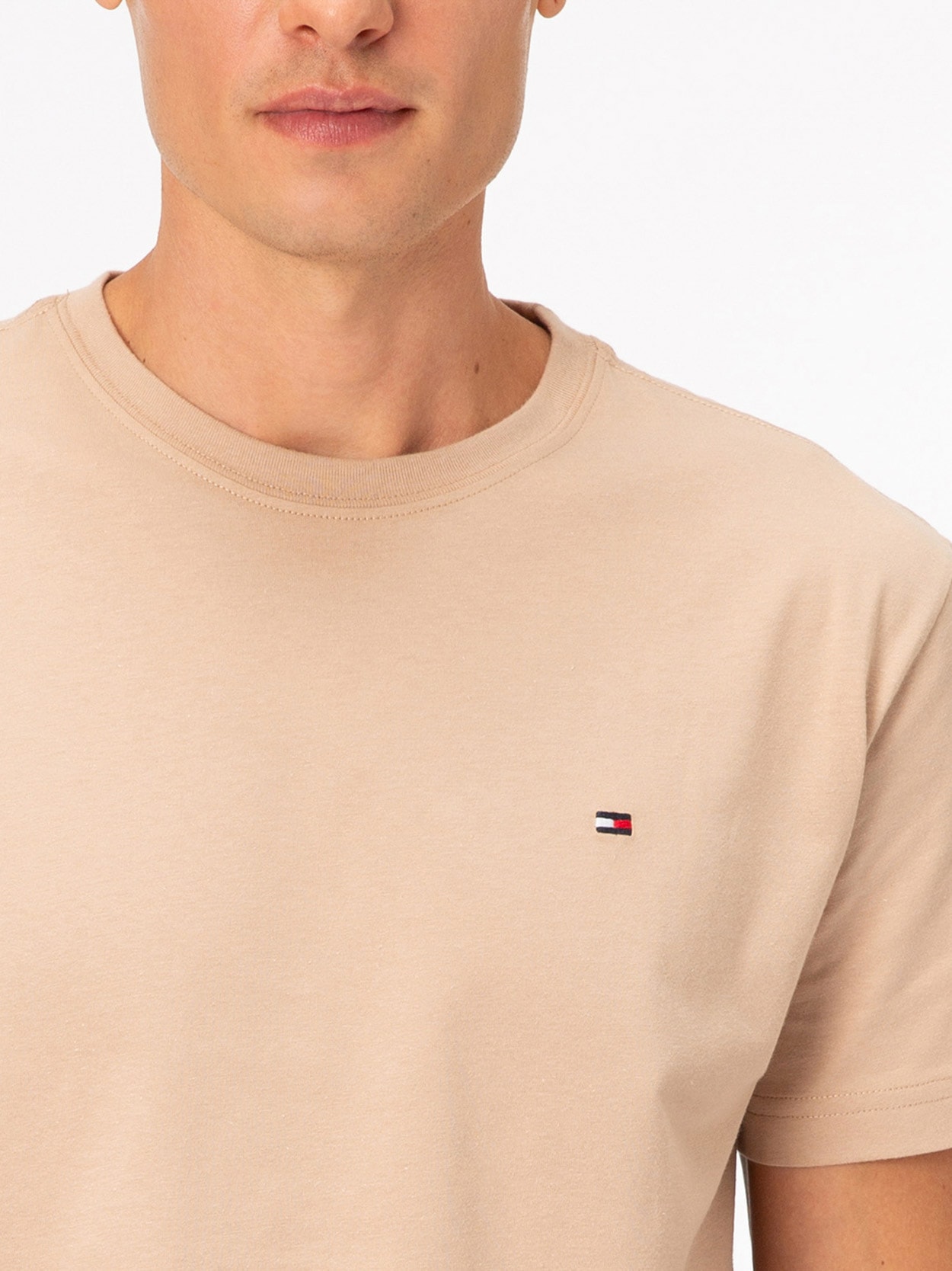Camiseta Clássica Gola C