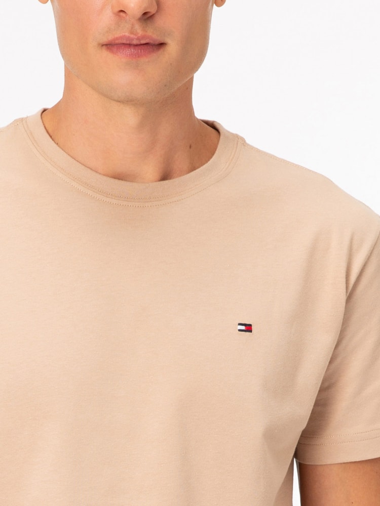 Camiseta Clássica Gola C