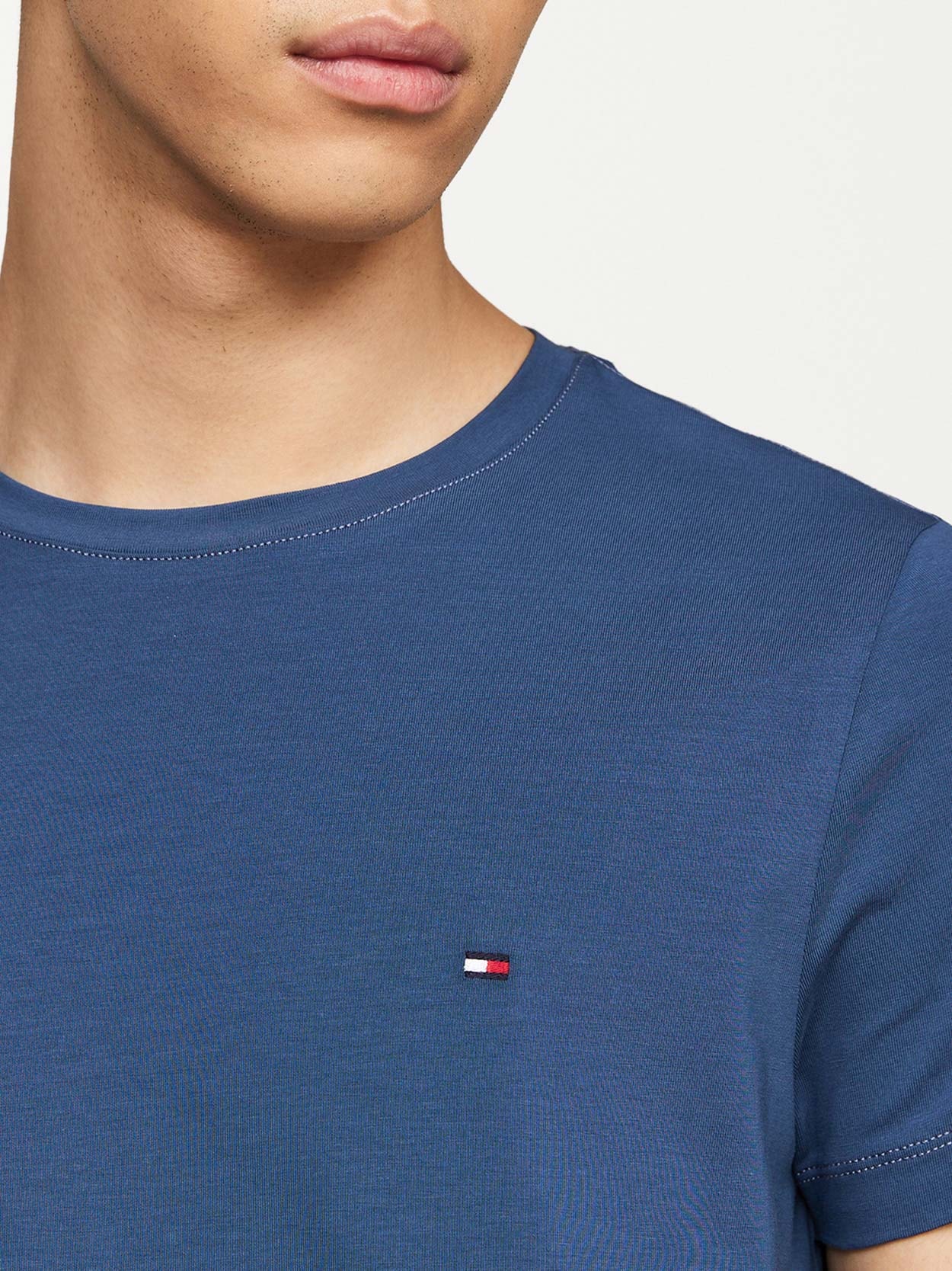 Camiseta Clássica Gola C Slim