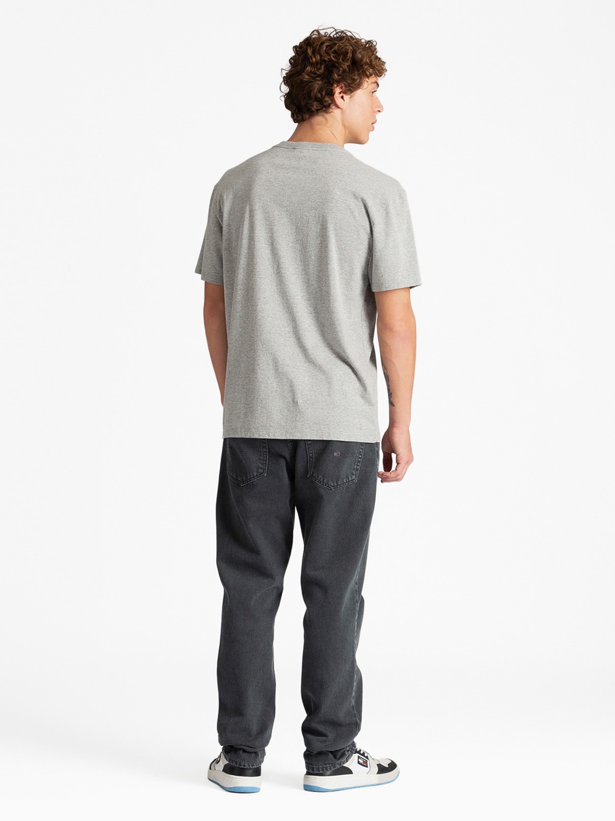 Camiseta Clássica Gola C Tommy Jeans