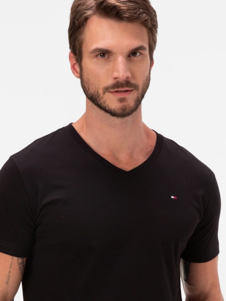 Camiseta Clássica Gola V