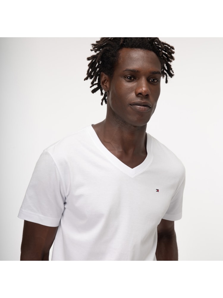 Camiseta Clássica Gola V
