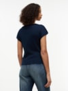 Camiseta com Decote Canoa e Botões Dourados