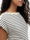 Camiseta com Decote Canoa e Botões Dourados