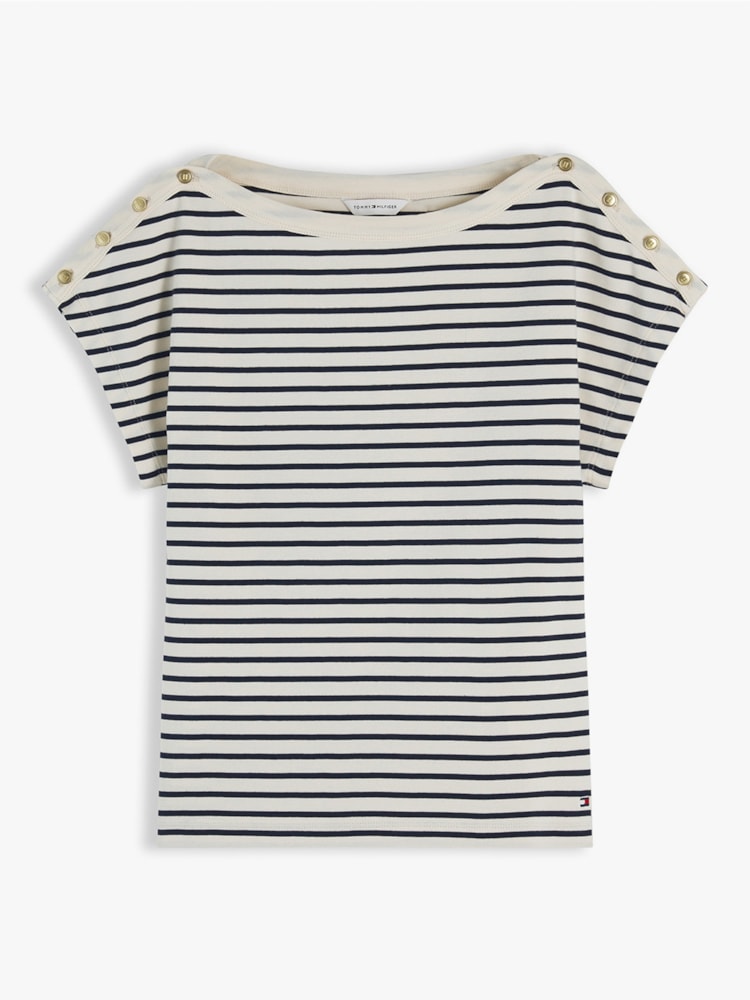 Camiseta com Decote Canoa e Botões Dourados