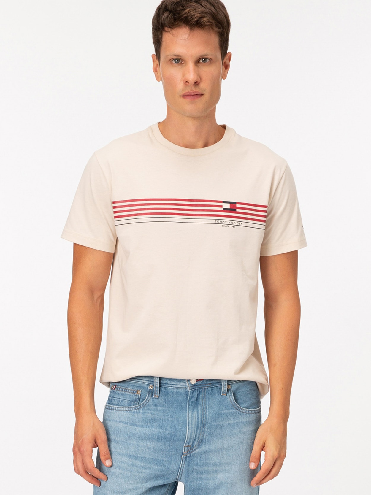 Camiseta com Estampa Listrada Assinatura