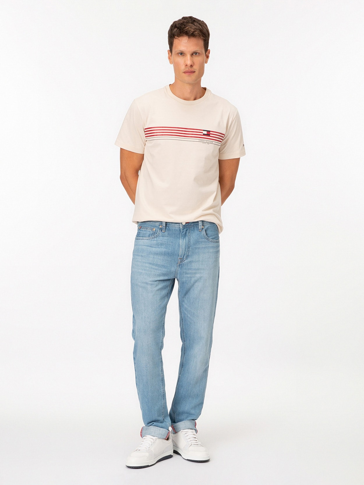 Camiseta com Estampa Listrada Assinatura