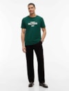 Camiseta com Gola C e Logo Contrastante