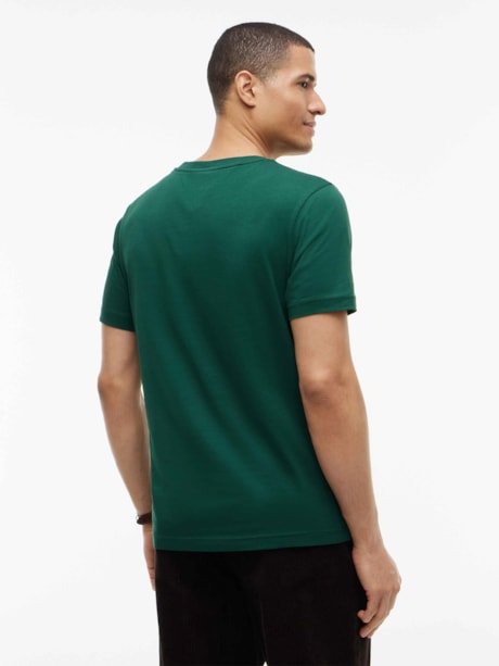 Camiseta com Gola C e Logo Contrastante