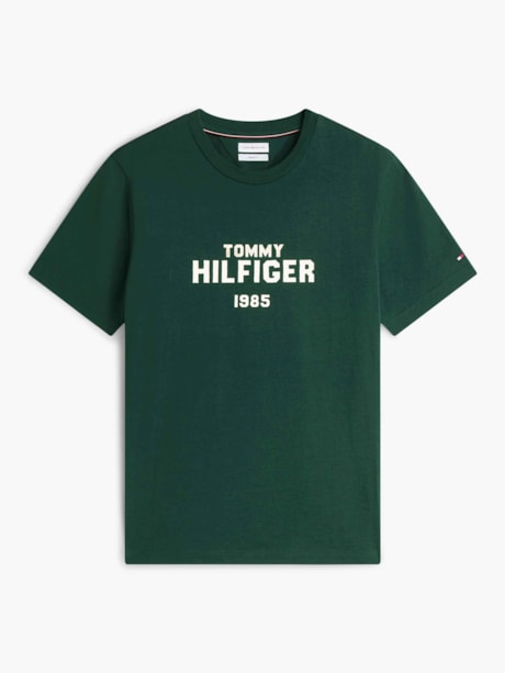 Camiseta com Gola C e Logo Contrastante