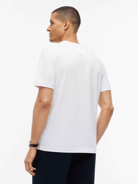 Camiseta com Gola C e Logo Contrastante