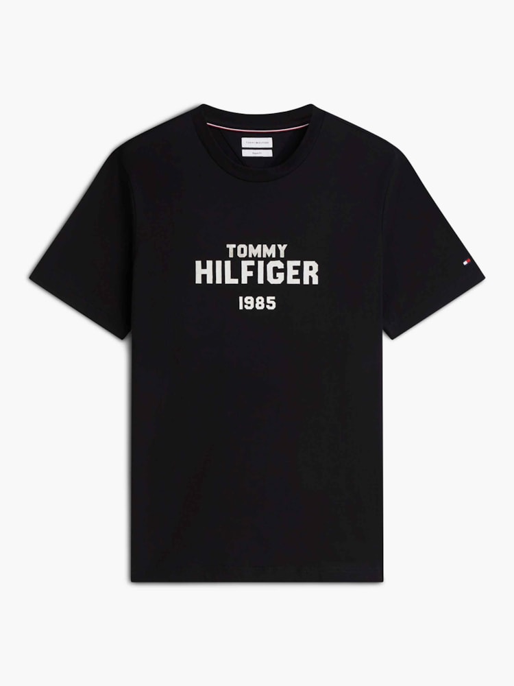 Camiseta com Gola C e Logo Contrastante