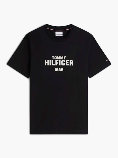 Camiseta com Gola C e Logo Contrastante