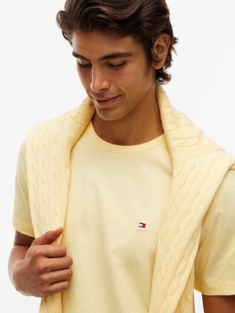 Camiseta de Gola C com Bordado de Bandeira