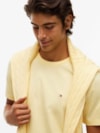 Camiseta de Gola C com Bordado de Bandeira