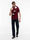 Camiseta de Gola C com Bordado de Bandeira
