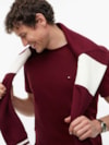 Camiseta de Gola C com Bordado de Bandeira