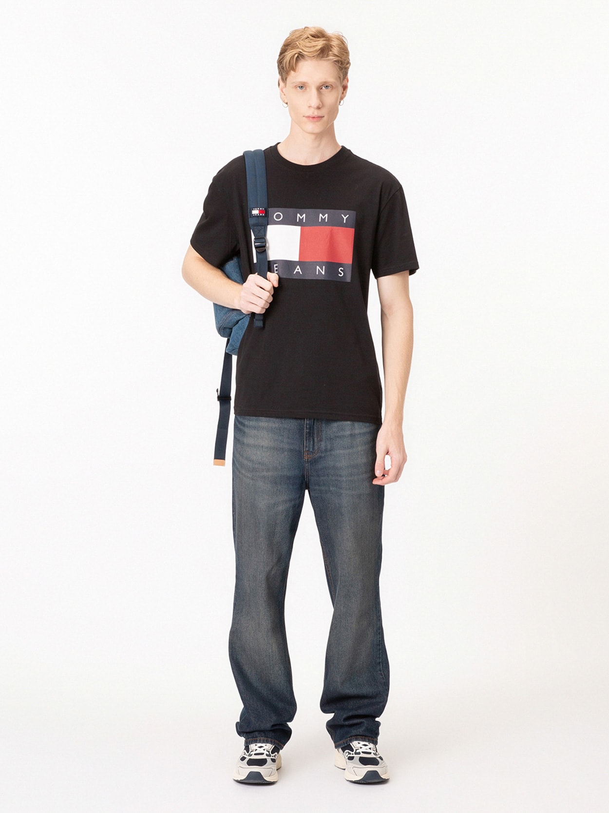 Camiseta de gola redonda com emblema da bandeira