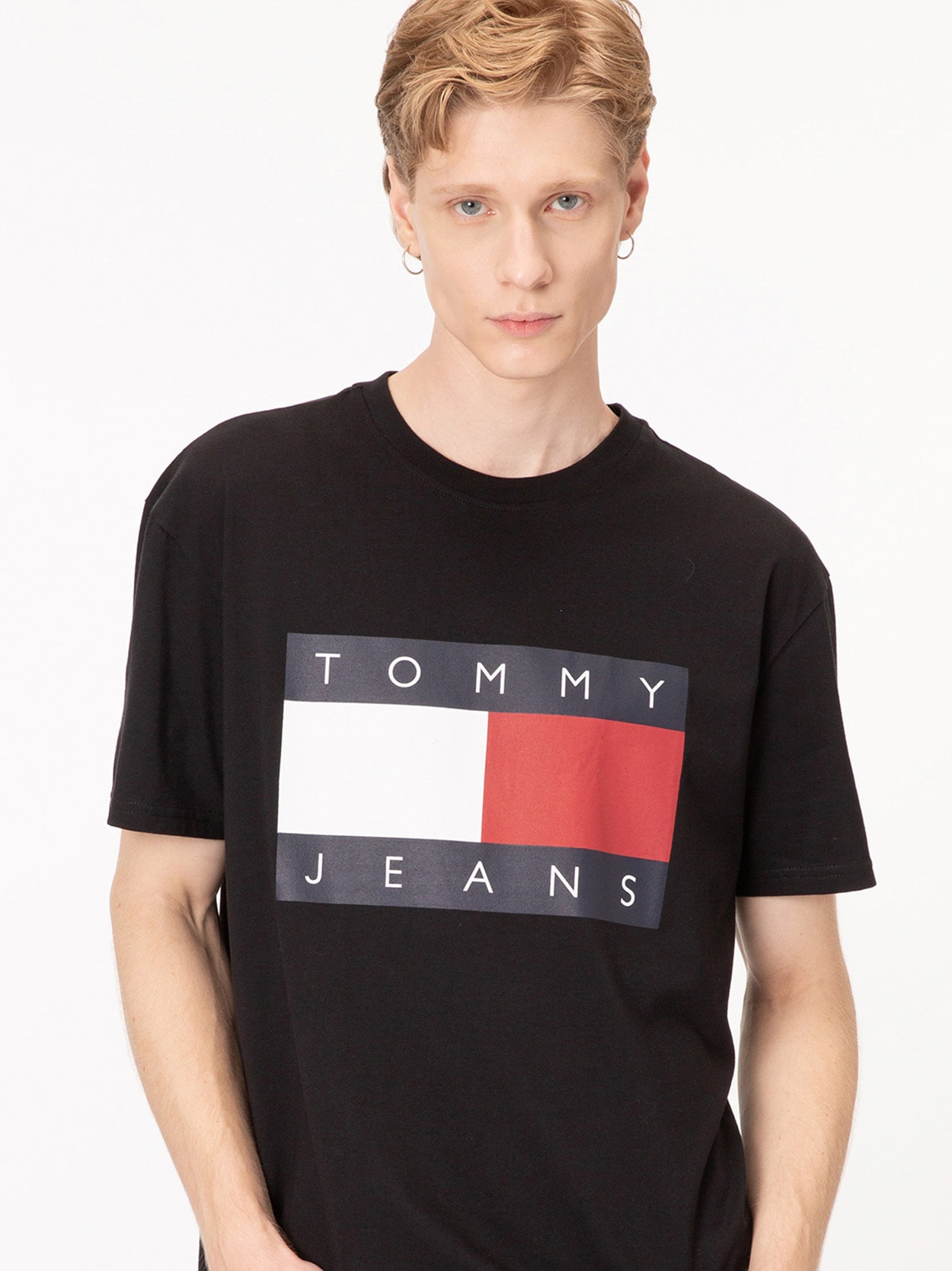 Camiseta de gola redonda com emblema da bandeira