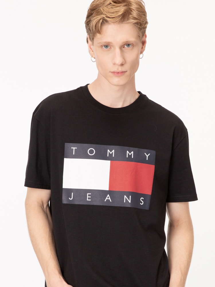 Camiseta de gola redonda com emblema da bandeira