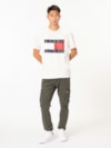 Camiseta de gola redonda com emblema da bandeira