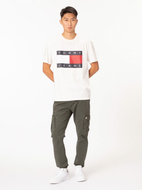 Camiseta de gola redonda com emblema da bandeira