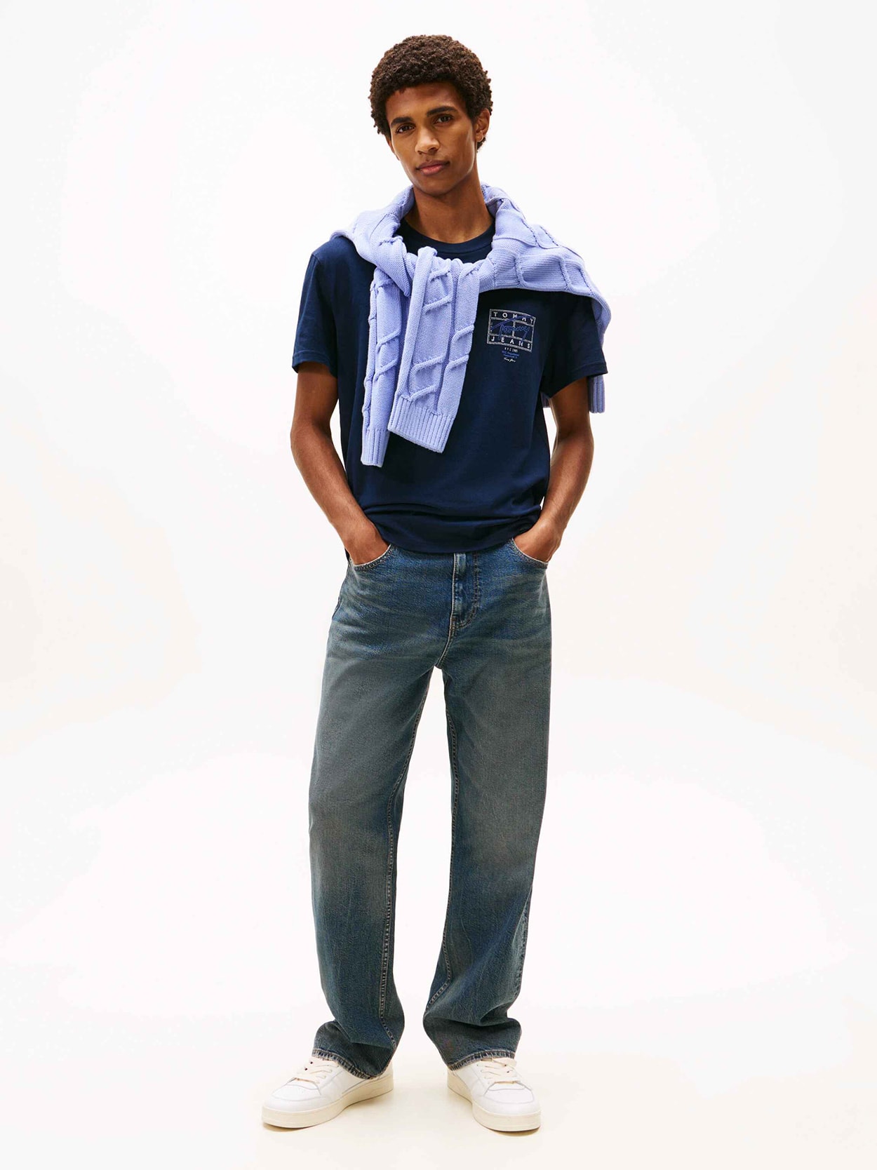 Camiseta de gola redonda com logo exclusivo nas costas