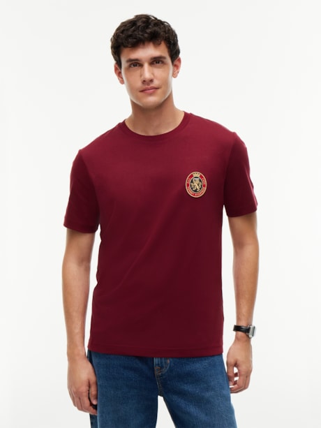 Camiseta em Algodão Fluido com Bolso e Brasão