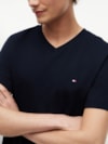 Camiseta em Algodão Pima com Gola V