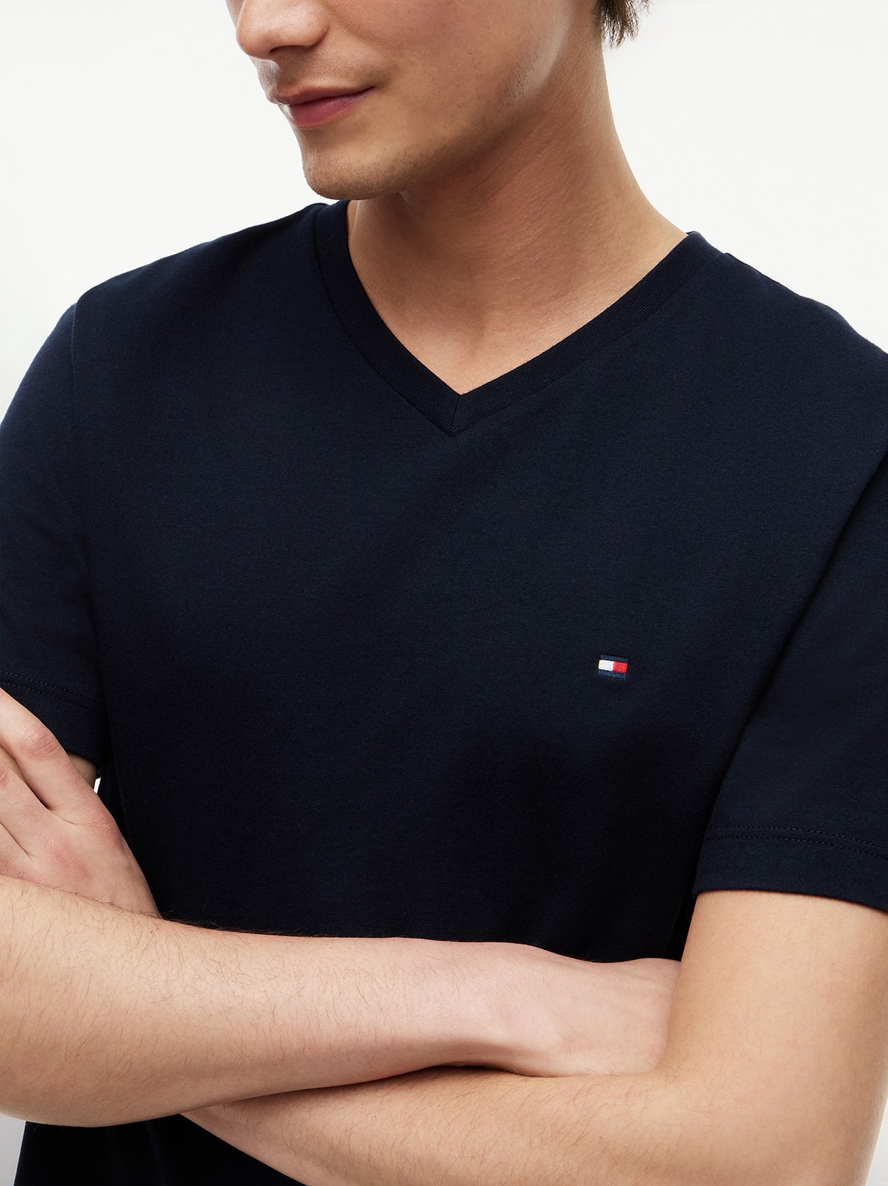 Camiseta em Algodão Pima com Gola V