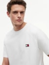 Camiseta Estampa Bandeira no Peito