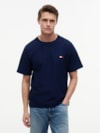 Camiseta Estampa Bandeira no Peito