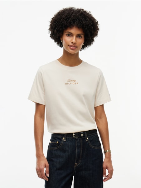 Camiseta Gola C com Bordado de Logo