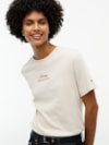 Camiseta Gola C com Bordado de Logo