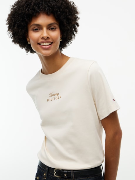Camiseta Gola C com Bordado de Logo