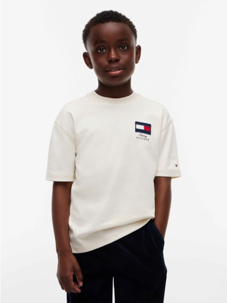 Camiseta Gola C com Bordado de Logo Bandeira