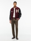 Camiseta Gola C com Bordado de Logo Varsity